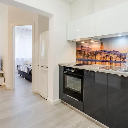 Niro Apartment Split